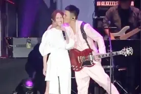 杨丞琳李荣浩终官宣领证！4年恋爱高强度撒糖修成正果视频封面