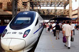 国家终于出手了！部分高铁票已开始降价，最高可打5.5折！视频封面