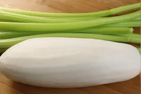 芹菜加白萝卜最好吃做法，天天吃都不腻，开胃下饭，比吃肉还过瘾视频封面