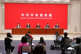 过去十年我国铁路、公路增加里程相当于绕行地球赤道27圈半视频封面