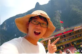宜昌一家三口一起去清江画廊，坐游船欣赏清江美景，了解民族文化视频封面