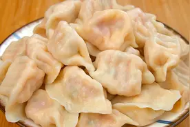 西红柿里加3个鸡蛋，不蒸不炒不凉拌，清淡又美味，孩子特喜欢吃