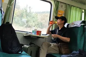 火车上的消费有多贵？盒饭价格千变万化，不敢入手视频封面