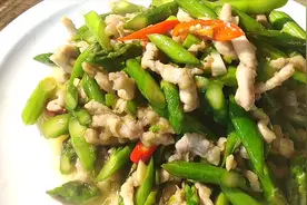 大厨教你“芦笋炒肉丝”的做法，春天要多吃芦笋，简单营养又美味视频封面