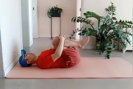 肚子胀气很难受，试试这3个动作，快速排出消除胃胀气视频封面