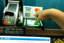 第一次去新加坡不知道怎么充值地铁卡，看这个视频轻松学会视频封面