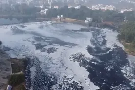 广东云浮市一河段出现大量泡沫，官方：水流冲击造成，水质无异常视频封面