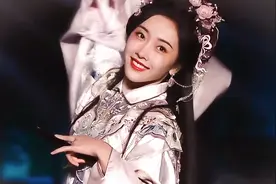 “快看仙女下凡来赴宴了，姐姐们古装真的太美了”视频封面