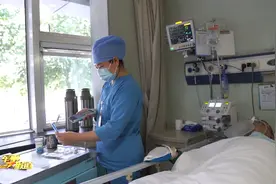 【第111个国际护士节】携手奋战在护士岗位的“孔雀蓝”夫妻视频封面