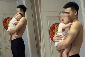 爸爸哄娃用力拍屁股！宝宝委屈反被摁头，宝宝哭泣：别打了我睡