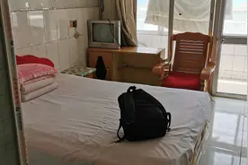 演示一下租旅店过程，30元带阳台的大床房，山东潍坊昌乐县视频封面