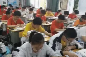 考前好彩头！高三家长送孩子礼物 四件物品谐音“高中一本”视频封面