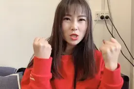 90后漂亮小媳妇穿一身红色衣服，来跳舞了，节奏感跟舞姿都特别棒视频封面