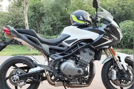 进口贝纳利 899，3缸发动机动力强劲 声浪很特别，你会喜欢吗？视频封面