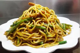 大厨教你焖面的正确做法，爽滑筋道又解馋，吃一口满嘴香！