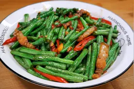 这才是长豆角的正确做法，不焯水，不过油，颜色翠绿，鲜香可口视频封面