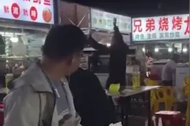 摊主彩票喜中3500多万激动扔椅子，商户：花1500多元买的视频封面