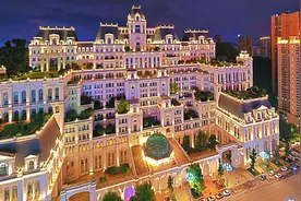 航拍：贵阳花果园白宫夜景真漂亮，这座白宫不比一线城市的地标差视频封面