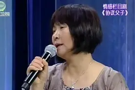 父亲刚去世，后妈就把继子赶出家门，直呼你不是你爸亲生的视频封面