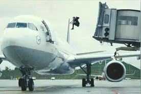 凭实力开挂？当候机时突然得知：您的航班将于3分钟后关闭舱门…视频封面