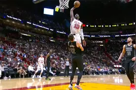 1月9日十佳球：阿德巴约血腥隔扣哈里斯！小肯扬-马丁逆天弹跳！