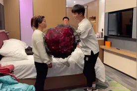 农村小伙过19岁生日，还特意给父母准备惊喜，老妈感动的抹眼泪视频封面