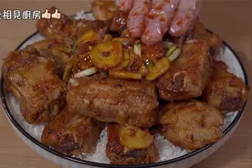 家常菜糯米蒸排骨懒人做法，配料简单味道香，鲜嫩多汁又下饭视频封面