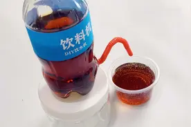 夏天自制饮料机，用小瓶子做饮水机，简单有趣视频封面