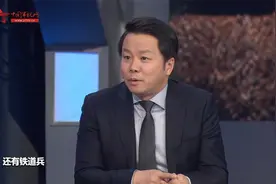十万大军千里奔大漠 战士们日夜施工浑然不知建什么？视频封面
