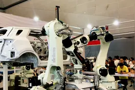 大家知道为什么汽车的质量越来越好吗？因为生产线上都是机器人