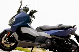 国产最大排量的踏板巡航车，媲美雅马哈TMAX，直列双缸水冷465CC视频封面