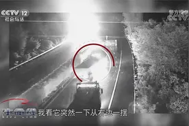 湖北 箱式货车发生侧翻事故 驾驶员竟做出荒唐举动视频封面