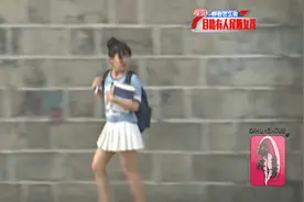 女孩独自一人被陌生男子尾随，帅气姐姐一路护送直至安全视频封面