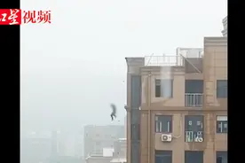 河南沁阳：19岁少年坠楼死亡 警方通报：非刑事案件视频封面