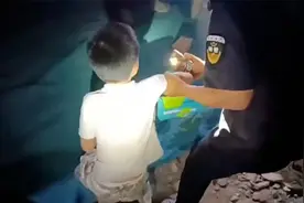 十岁男童负气离家躲树林睡大觉 家人急坏多亏警犬“寻味追踪”视频封面