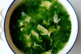 芹菜叶子不要再扔了，加个鸡蛋打汤，8分钟就能喝，营养又美味！视频封面