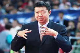 终于动手了！王治郅已罢免钟豪队长职务，整顿八一男篮正式开始视频封面