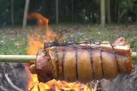 一般人不知道的做法，整块肉用铁丝绑在一起，烤完后香到我了