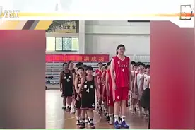 14岁女孩身高2米26独霸篮下视频封面