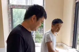 橱柜水槽开孔大1公分，小监理以为操作失误，木工现场教他学一招视频封面