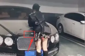 上海停车场现500万宾利慕尚，女子写了几个字，车主：谁要谁开走视频封面