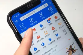 支付宝里有余额，有个设置尽快关掉，避免自动扣费