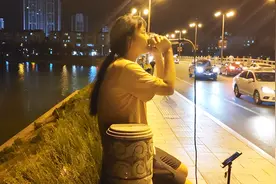 桥头小女孩翻唱邓紫棋《画》走红，不看视频以为是原唱，太好听了视频封面