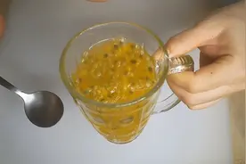 不要再买汽水喝了，在家自制百香果茶，好喝又健康。