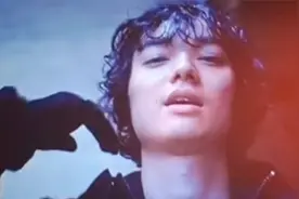 终于找到《唐探3》最经典BGM！网友：代入感太强，我已经摔死了视频封面