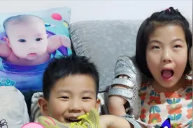 姐弟俩在家做亲子作业，弟弟仅3分钟就完成了，场面逗死人