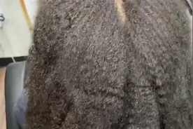 非洲女孩三个月不洗头发了，花了一天洗干净后，整个人太清爽了