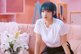 胆量过人的女星合集，程潇养蟑螂蜥蜴当宠物，真是“口味独特”啊视频封面