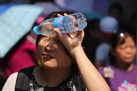 北京明天将迎此轮高温峰值！最高气温39℃左右视频封面