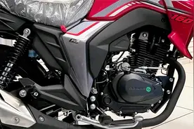 豪爵新款160摩托，高颜值配CBS，动力强劲，油耗2.4，售价12980元视频封面